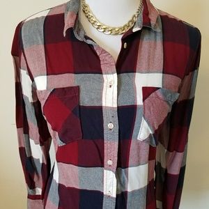 🌺 Merona plaid button down shirt